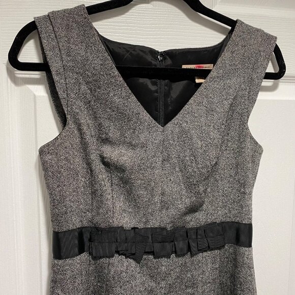 Banana Republic Gray Stretch Sleeveless V-Neck Sheath Dress Women's Size 2 - Picture 2 of 4